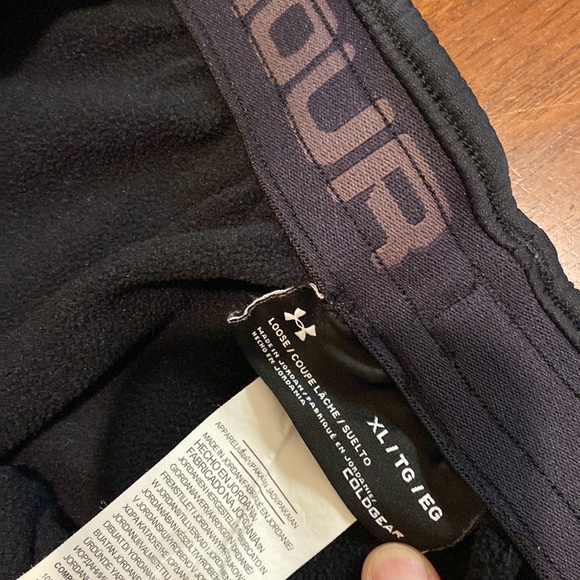 MATCHING UNDER ARMOUR JOGGER SET - Picture 4 of 5